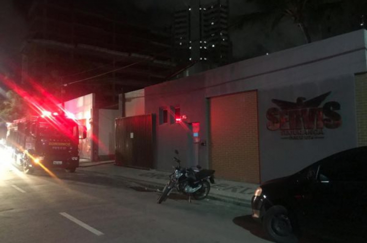 Corpo de Bombeiros debelou o fogo na Servis