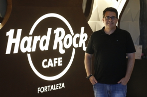 FORTALEZA, CE, BRASIL, 07-11-2019: Samuel Sicchierolli, presidente da VCI S.A, empresa incorporadora da marca Hard Rock Café no Brasil. Show em restaurante de Fortaleza. (Foto: Alex Gomes/Especial para O POVO)