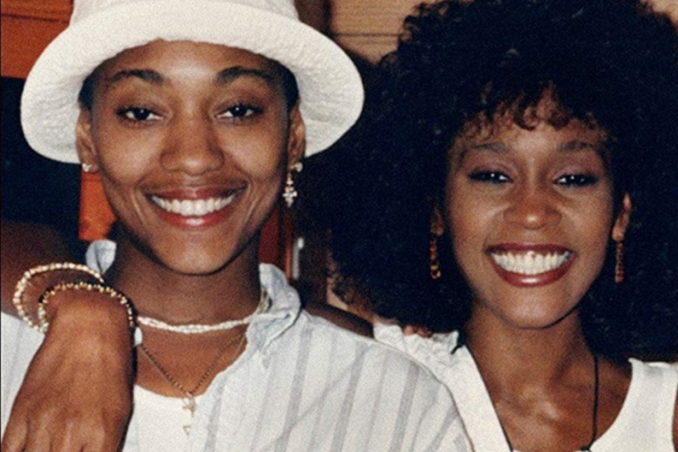 Amiga de Whitney Houston revela em livro que já viveu um romance com a cantora.(foto: Arquivo Pe...