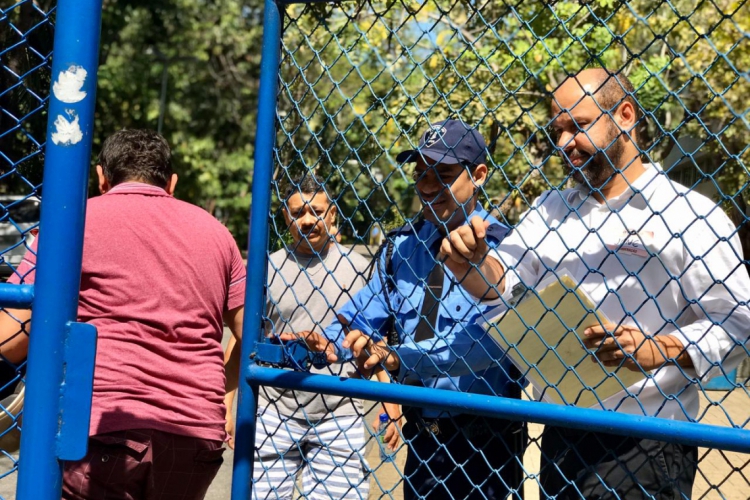 Só fui procurar a identidade hoje, relatou o jovem de 16 anos que estava acompanhado da avó
(f...