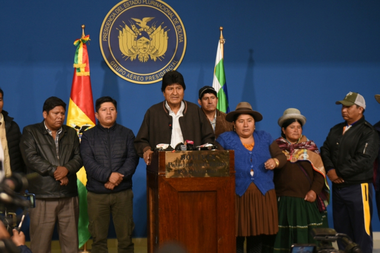 O presidente Evo Morales pediu neste domingo, 10, novas eleições gerais na Bolívia e anunciou a renovação do Tribunal Supremo Eleitoral (TSE), na sequência do relatório da Organização dos Estados Americanos (OEA) realizou uma auditoria integral do processo eleitoral de 20 de outubro passado.