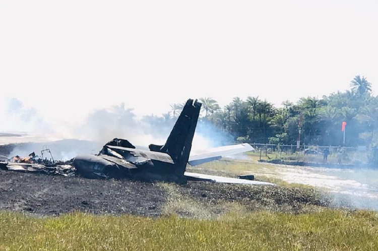 Avião pegou fogo logo depois; acidente no Sul da Bahia aconteceu por volta das 14h30
