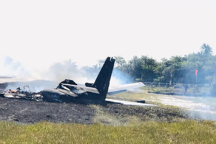 Avião pegou fogo logo depois; acidente no Sul da Bahia aconteceu por volta das 14h30
(foto: Jor...