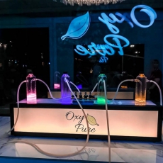 O ar vendido no local é servido em pequenos filamentos ligados a tubos com aromas específicos de oxigênio. Cada gosto tem uma finalidade para a saúde do consumidor