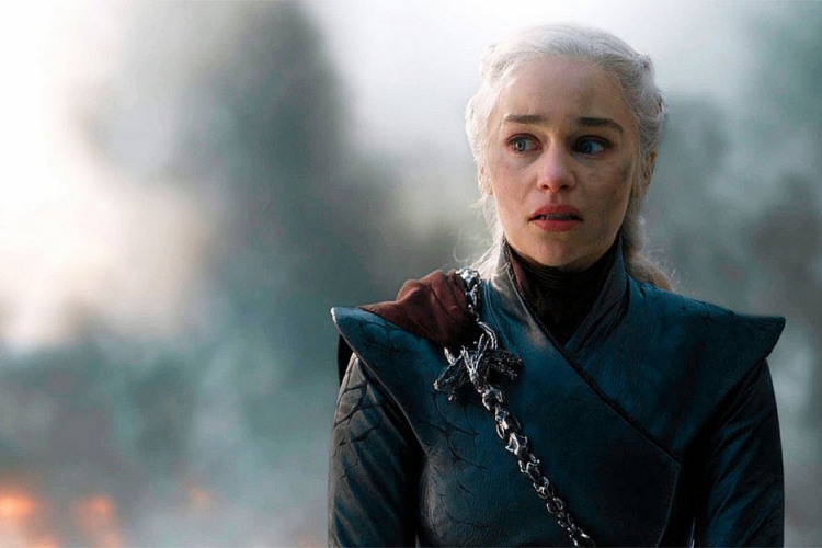 A atriz Emilia Clarke, a Daenerys de Game Of Thrones, revelou ter sido pressionada a gravar cenas...
