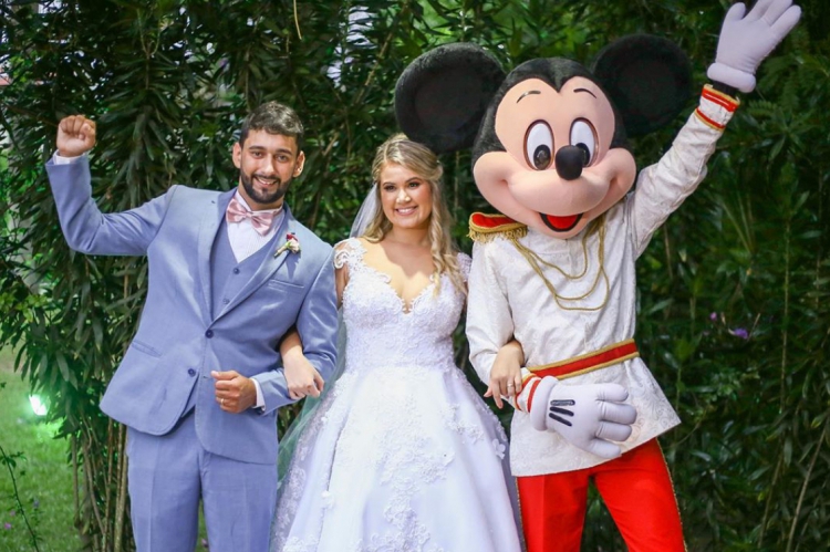 Noivo Daniel Souza, noiva Nathalia Santos e o Mickey