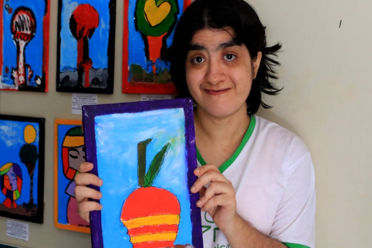 Keila Cristina Peixoto, 39, no Recanto Psicopedag&oacute;gico, que atende pessoas com necessidade...