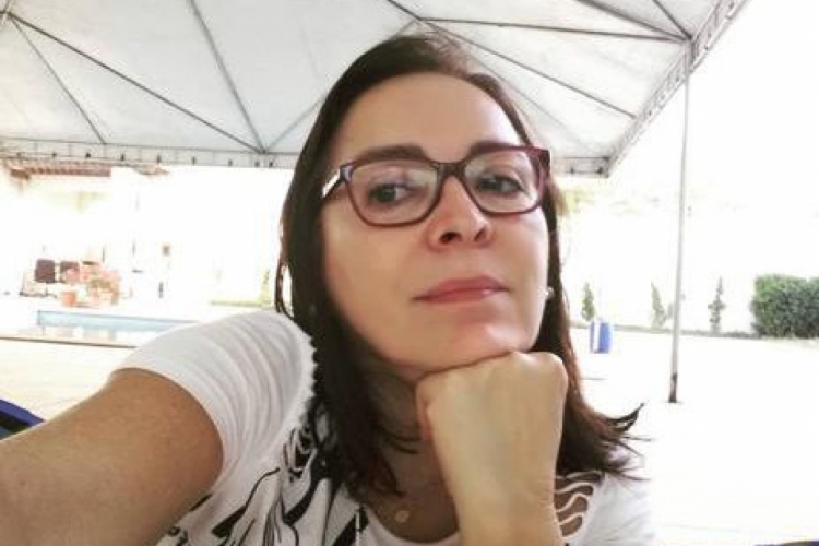 A vítima foi amarrada, dopada a força e amordaçada. Depois de ver que a conta bancária da ví...