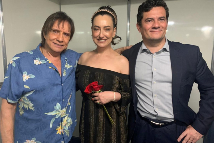 O ex-juiz registrou o momento após espetáculo de Roberto Carlos na Ópera de Arame, em Curitiba...