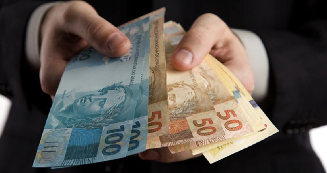 O salário mínimo serve de referência para aproximadamente 49 milhões de brasileiros (Foto: Arquivo)