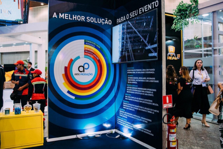 A empresa é especialista em montagem de estruturas para feiras, congressos, eventos corporativos...