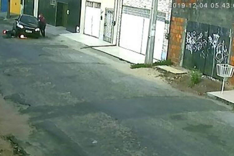 Imagens mostraram a ação (foto: Reprodução/câmeras de circuito de segurança )