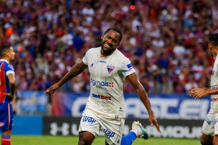 Tinga minimizou a necessidade de ser titular do Fortaleza contra o Independiente