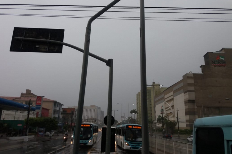Chuva na av. Bezerra de Menezes
