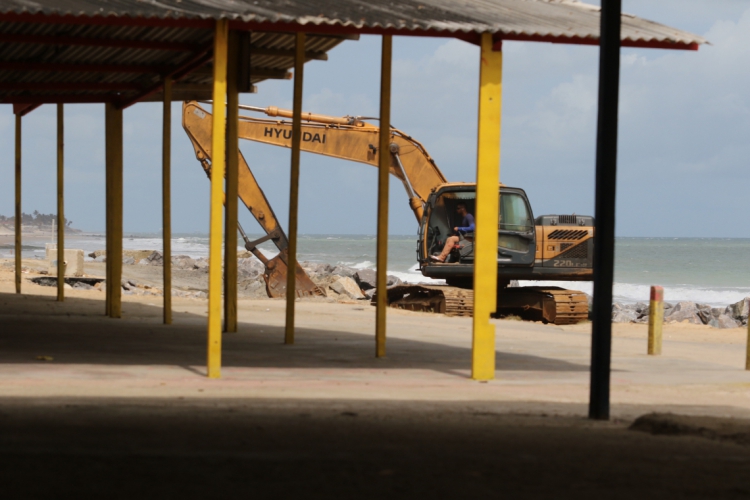 Tirolesas e togo&aacute;guas na regi&atilde;o da Praia das &Aacute;gua Cristalinas, em Caucaia, s&atilde;o interditadas por funcionamento sem licen&ccedil;a ambiental e graves riscos de seguran&ccedil;a aos banhistas