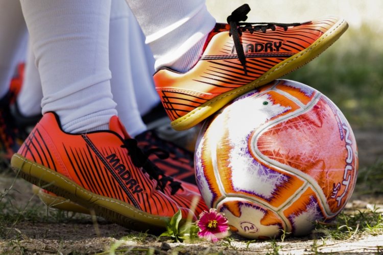 Confira a lista dos jogos de futebol e horários hoje, domingo, 15 de dezembro (15/12)(foto: Tati...