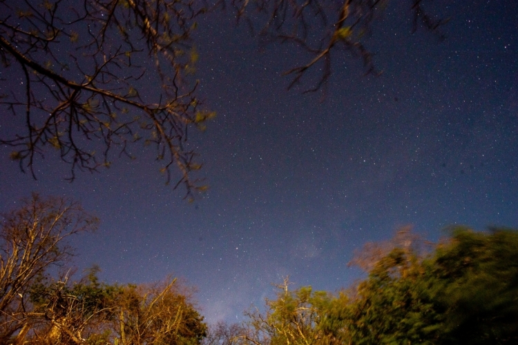 Céu estrelado em Quixadá, sobre o açude Cedro