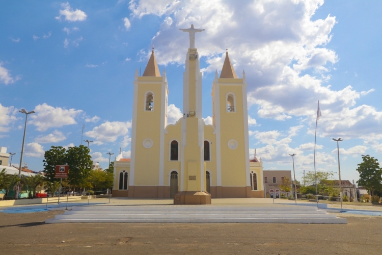 Dia 26 de agosto &eacute; feriado em algumas cidades do Brasil. Na imagem, a fachada da igreja matriz de Ipu, no Cear&aacute;