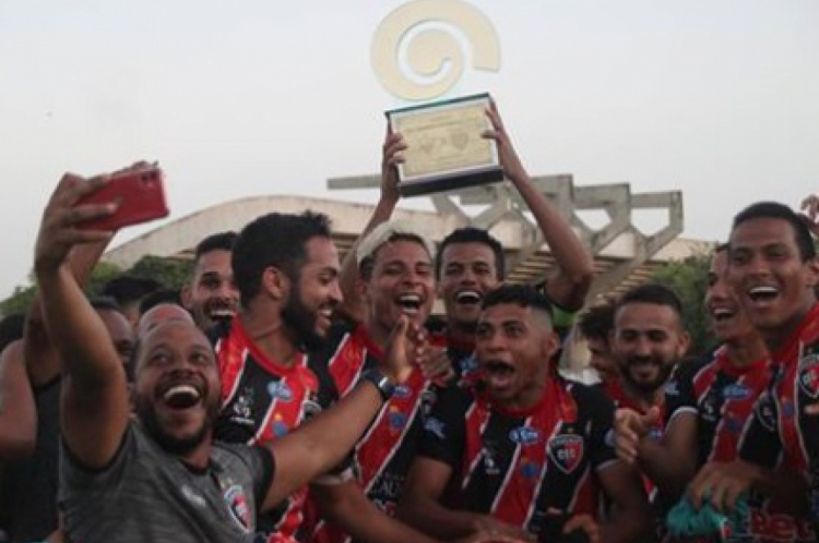 Caucaia foi campeão da Série B do cearense, também da Fares Lopes e da Taça Valdemar Caracas Caucaia foi campeão da Série B do cearense, também da Fares Lopes e da Taça Valdemar Caracas