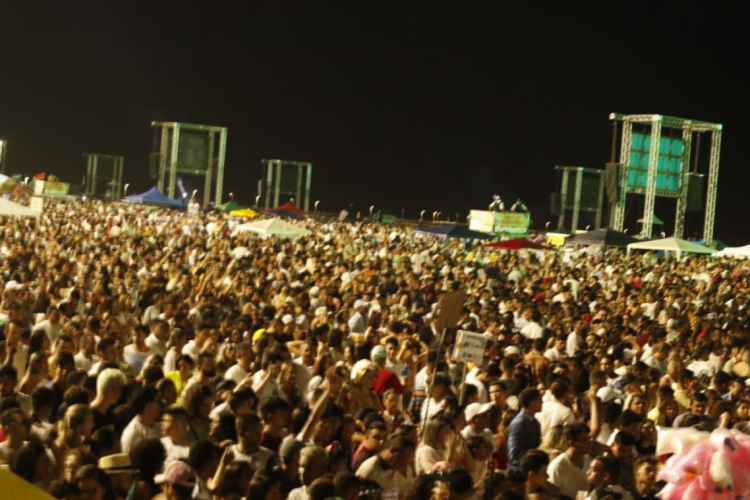 Público acompanha apresentação de Fagner(foto: Filipe Pereira)