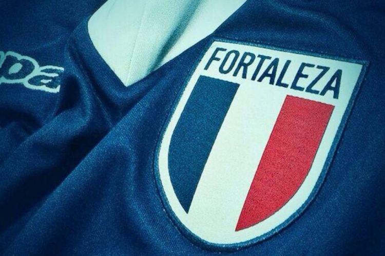 Escudo remete ao primeiro usado pelo clube