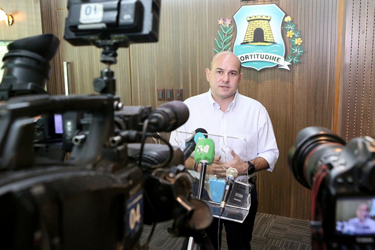 Prefeito Roberto Cláudio, em coletiva nesta terça, 7 de janeiro