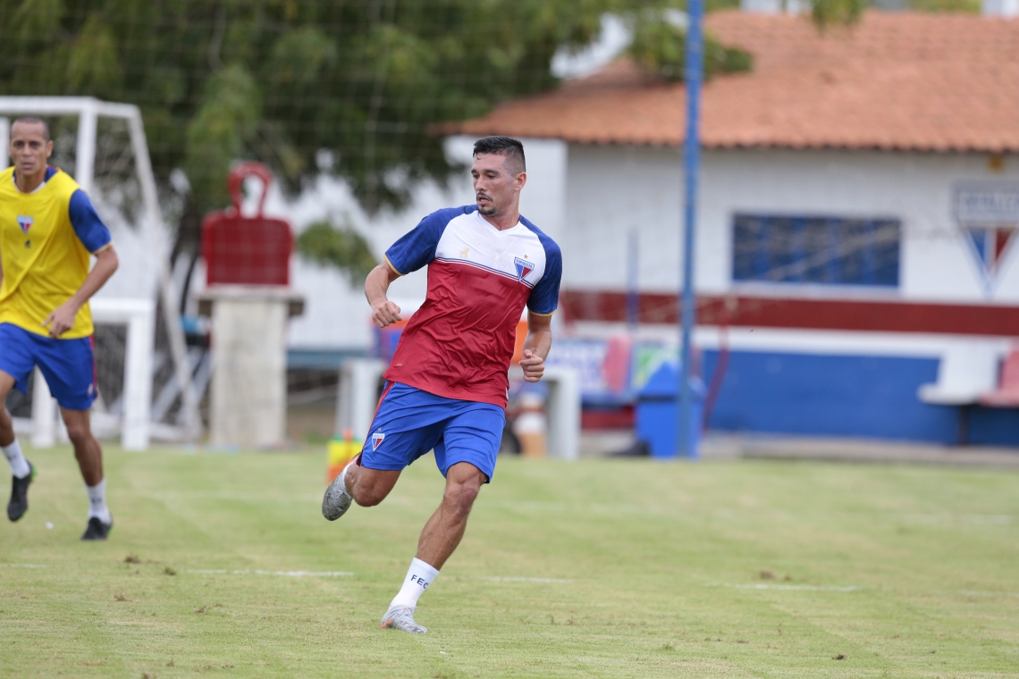 Juninho é titular na equipe do Fortaleza desde que foi contratado, em 2019
 (Foto: JÚLIO CAESAR)
