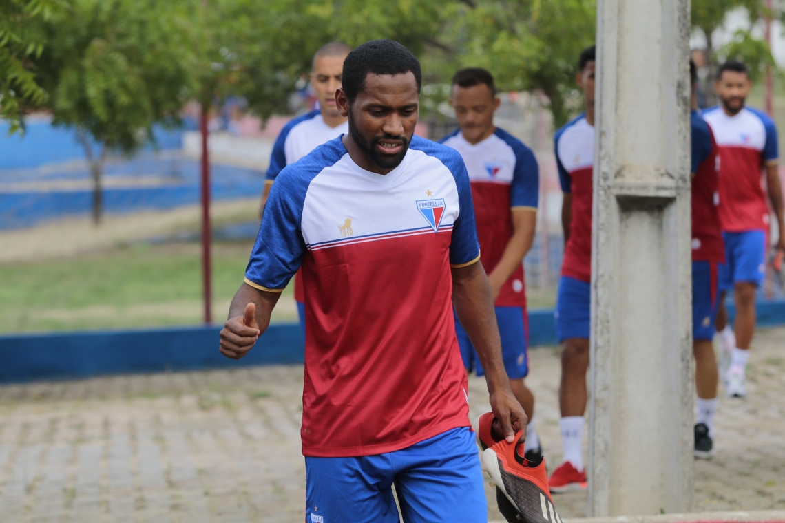 Lateral direito do Fortaleza, Tinga mira vaga na Sul-Americana ou na Libertadores (Foto: JÚLIO CAESAR)