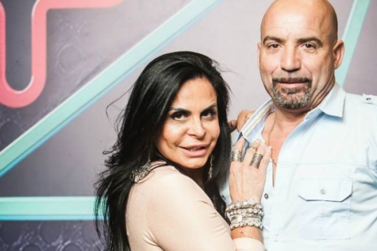 O português seguirá morando em seu país natal e Gretchen irá se dividir entre a Europa e o Brasil para cumprir todas suas obrigações de trabalho.