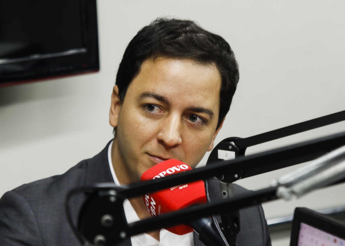Célio Studart, pré-candidato ao cargo de prefeito de Fortaleza, foi o terceiro entrevistado da semana no O POVO no rádio (Foto: Sandro Valentim)