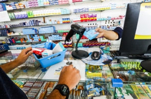 FORTALEZA, CE, BRASIL, 17.01.2020: Variação de preço entre as farmácias (foto: Thais Mesquita/O POVO)