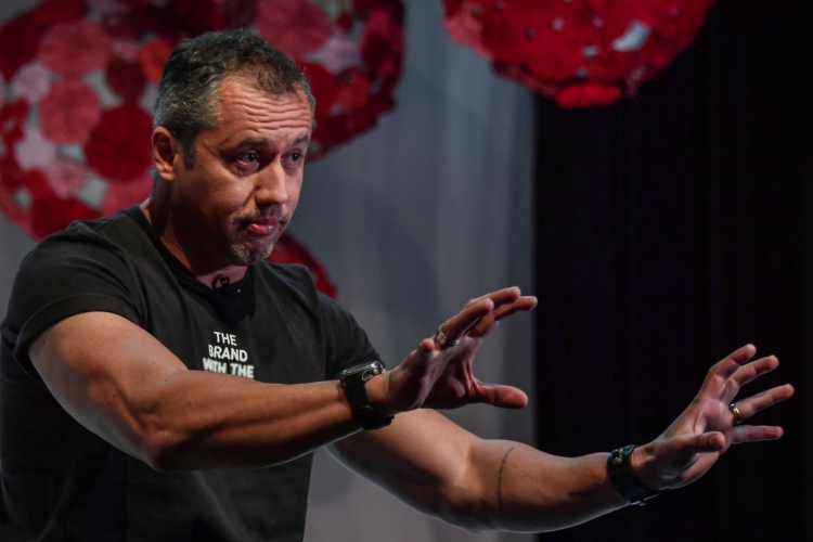 Roberto Alvim em julho