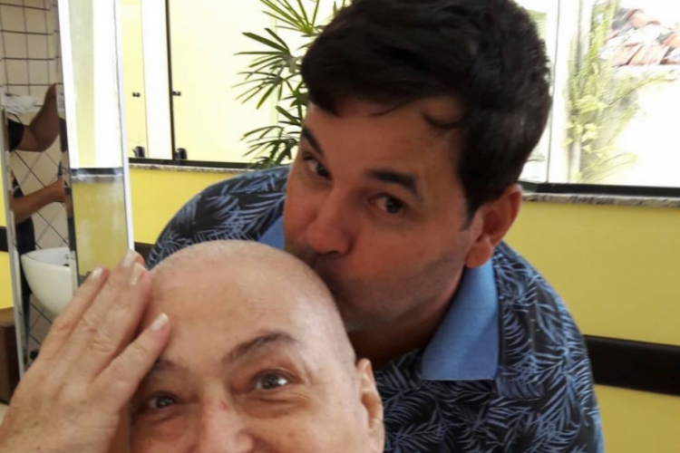 Mamma Bruschetta publica foto careca e fala sobre otimismo em tratamento contra o câncer. 