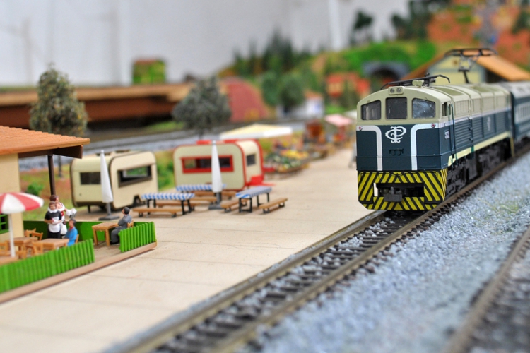 Paixão por trens em miniatura ajuda a preservar a memória ferroviária do Brasil
