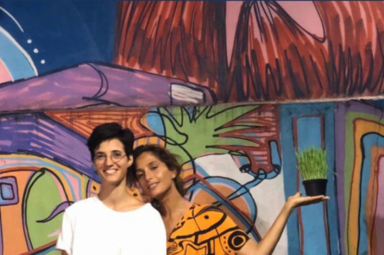 Camila Pitanga publica foto ao lado da namorada Beatriz Coelho