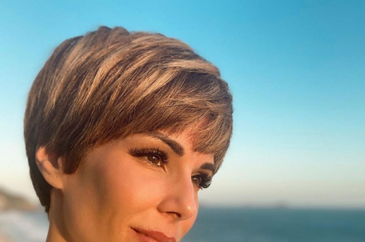 Em outro de 2019, a artista se curou de um câncer de mama.