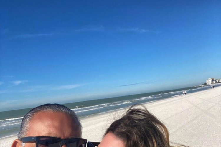 Galvão Bueno comemora 20 anos de casamento com Desirée Soares. 