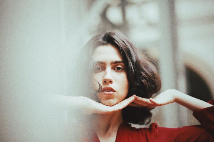 Atriz Olivia Torres assume ser lesbica em vídeo emocionante: 