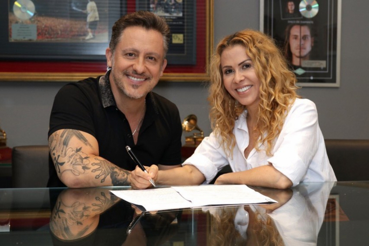 Joelma assina com a gravadora do produtor Rick Bonadio