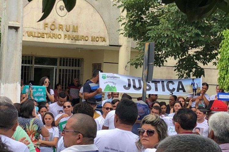 População de Granjeiro e familiares de prefeito assassinado realizaram manifestação na última sexta-feira, 24