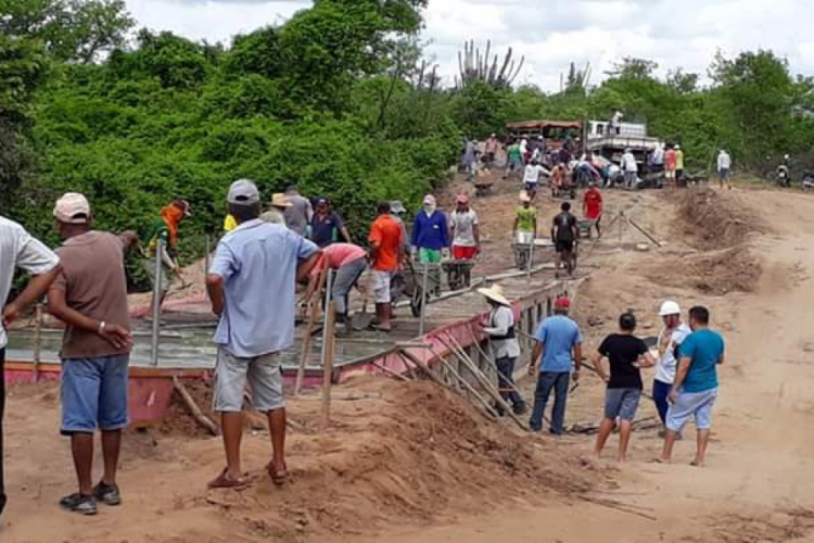 Ao todo, 84 pessoas trabalharam voluntariamente na construção da Passagem Molhada de Caetano, que beneficiará quase 500 famílias em comunidades de Apuiarés.