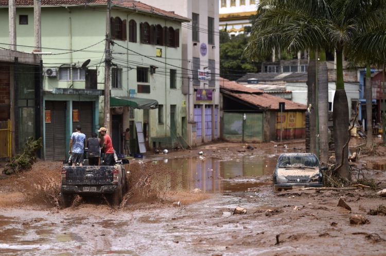 O número de pessoas afetadas pelas chuvas em Minas Gerais subiu para 33.408. Os desalojados totalizam 28.893, enquanto os desabrigados chegaram a 4.397. 