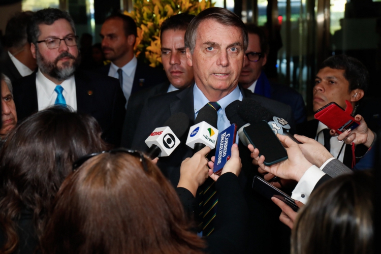 (Nova Delhi - Ã.ndia, 25/01/2020) Presidente da RepÃºblica, Jair Bolsonaro fala com a imprensa durante chegada ao hotel Oberoi.
Foto: Alan Santos/PR