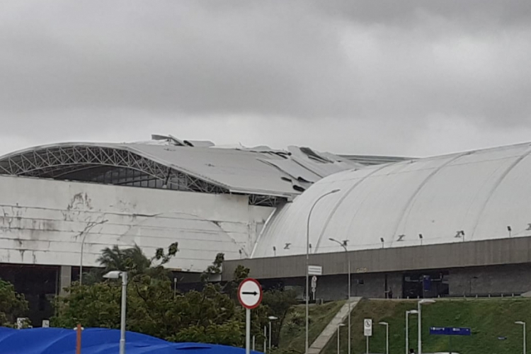 ￼ Telhas do Aeroporto de Fortaleza saem do lugar com forte ventania na manhã de ontem