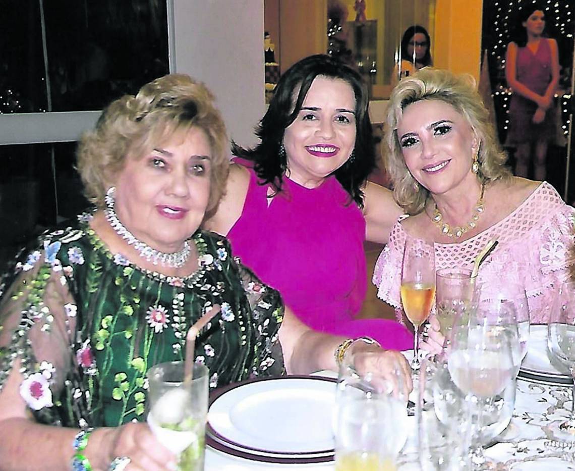 Consuelo Dias Branco com Lia Freire e Graça da Escóssia, no sarau Bezerra (Rodrigues)
 (Foto: )