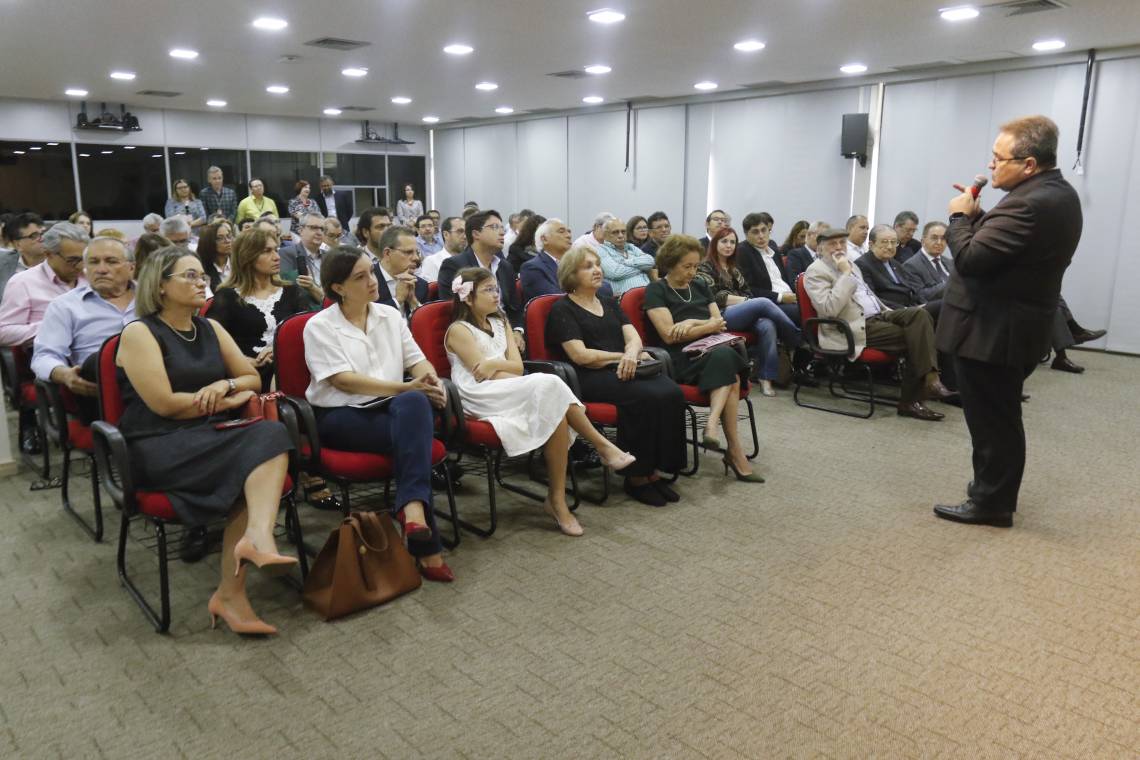 ￼ROMILDO ROLIM, presidente do BNB, destacou legado de Cláudio Ferreira Lima (Foto: Sandro Valentim)