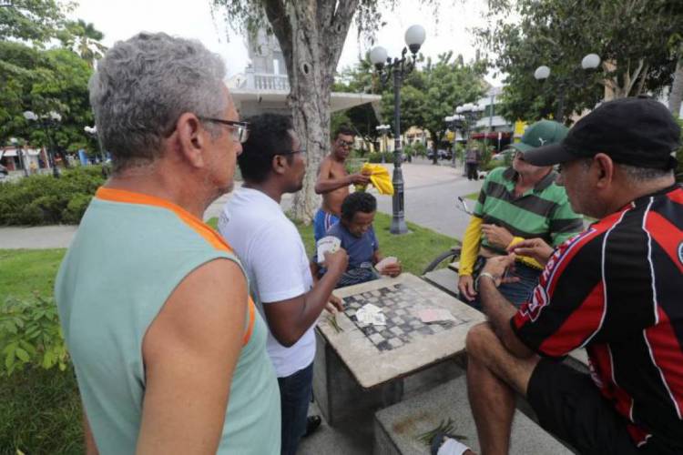 Moradores de Sobral seguem rotina normalmente mesmo com caso suspeito de coronavírus