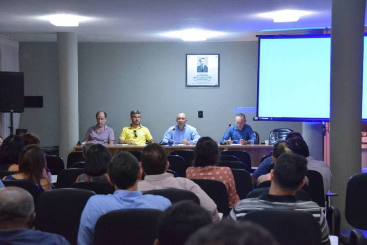 Assembleia na manhã desta sexta-feira decidiu pela paralisação da categoria.