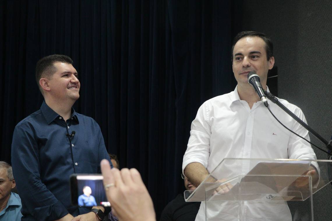 O REPUBLICANOS, partido liderado no Ceará por Ronaldo Martins (à esq.) oficializou apoio a Capitão Wagner (Foto: MAURI MELO)