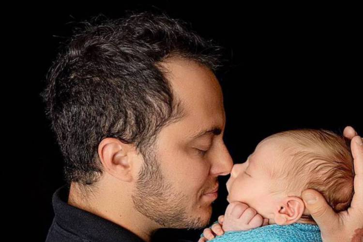 Thammy Miranda posa para ensaio fotográfico com ao lado do filho Bento.